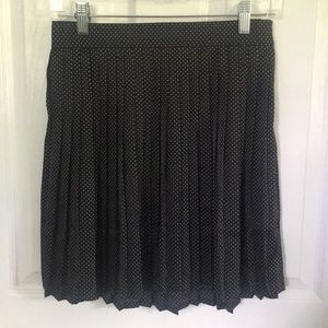4 for $20 FOREVER 21 PLEATED POLKA DOT SKIRT